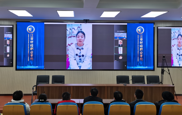 圖片包含 室內, 監控, 站, 桌子描述已自動生成