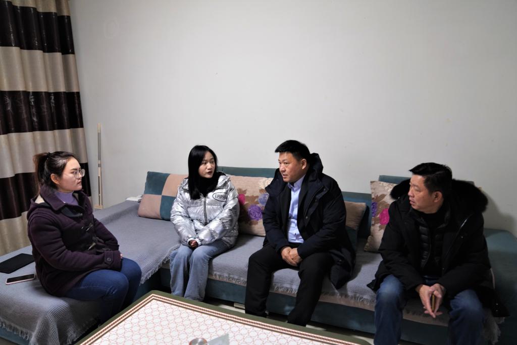 圖片包含 人, 室內, 女人, 人們描述已自動生成